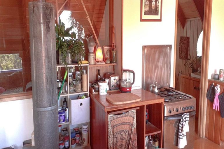 Photo of property in 122 Lone Kauri Road, Karekare, New Lynn, 0772