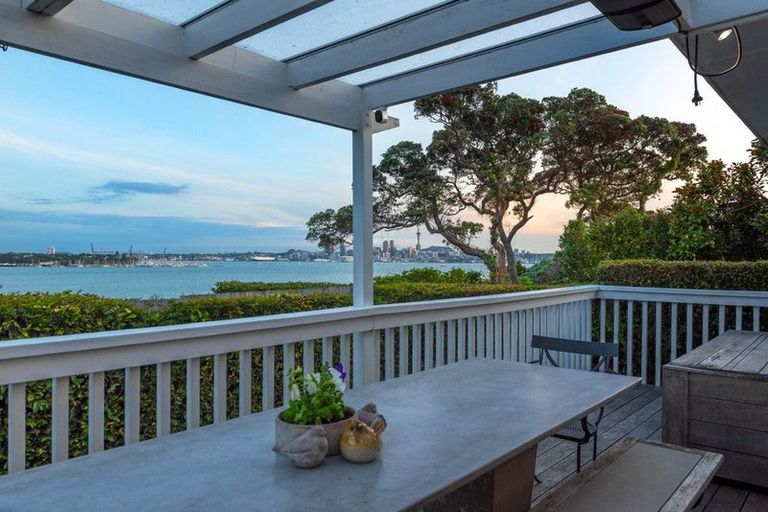 Photo of property in 2/81 Sylvan Avenue, Northcote, Auckland, 0627