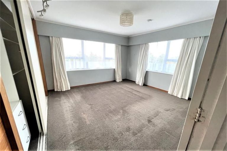 Photo of property in 17 Crompton Road, Massey, Auckland, 0614