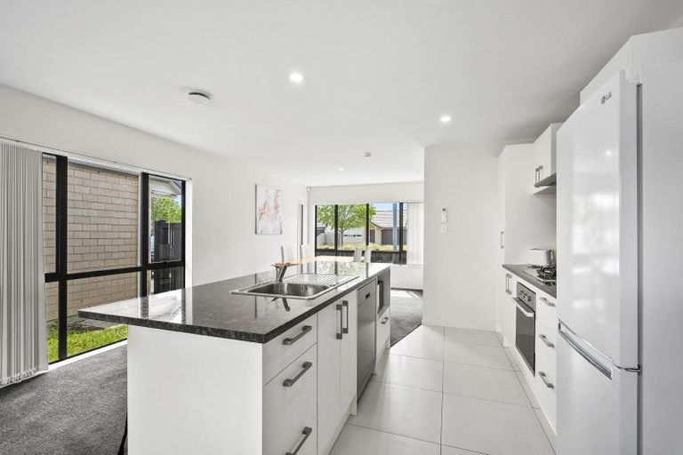 Photo of property in 27 Kotuku Crescent, Takanini, 2112