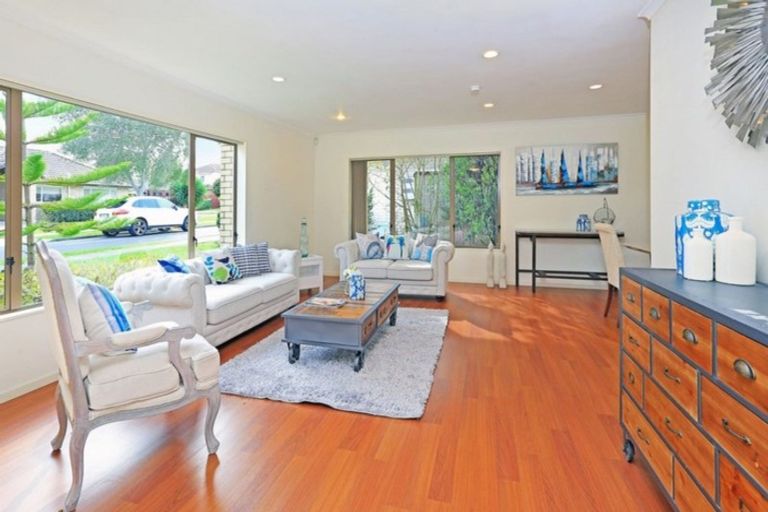 Photo of property in 4 Cambrian Crescent, Flat Bush, Auckland, 2016