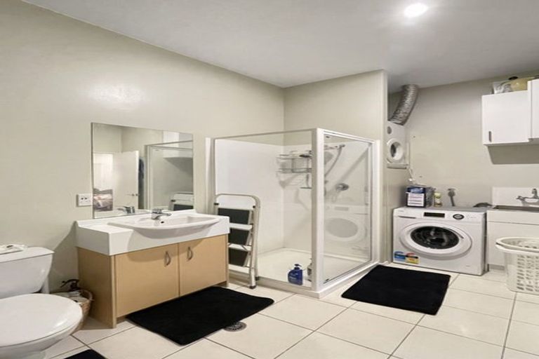 Photo of property in Stadium Garden Flats, 206/107 Thorndon Quay, Pipitea, Wellington, 6011