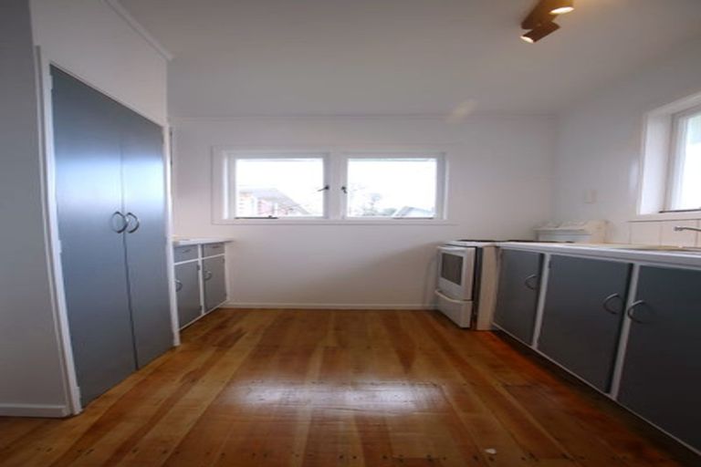 Photo of property in 18 Toru Street, Te Atatu Peninsula, Auckland, 0610