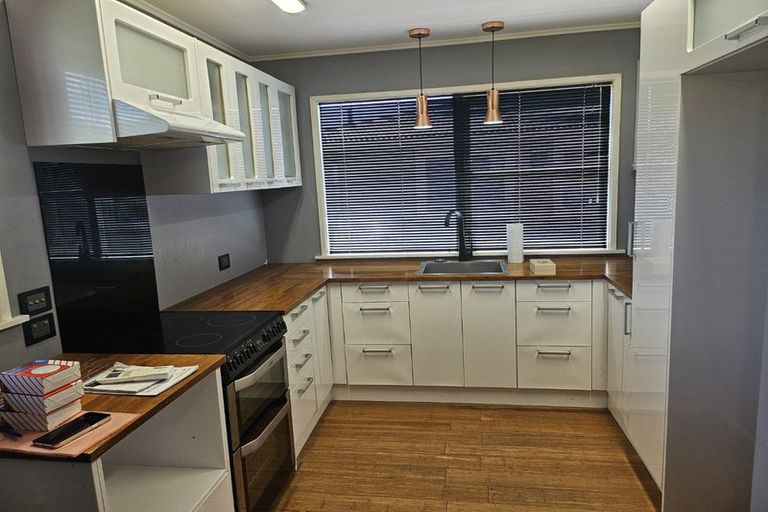 Photo of property in 30 Hatherlow Street, Glenfield, Auckland, 0629