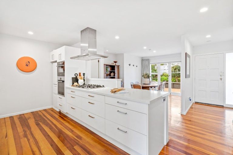 Photo of property in 18 Tizard Road, Birkenhead, Auckland, 0626