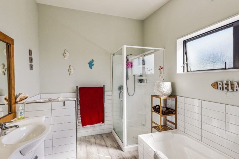 Photo of property in 8 Millennium Hill, Paraparaumu, 5032