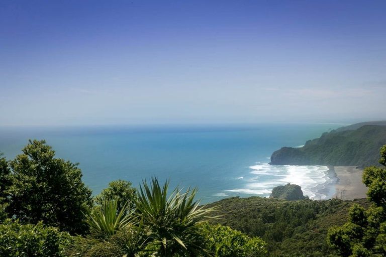 Photo of property in 41 Te Ahuahu Road, Piha, New Lynn, 0772