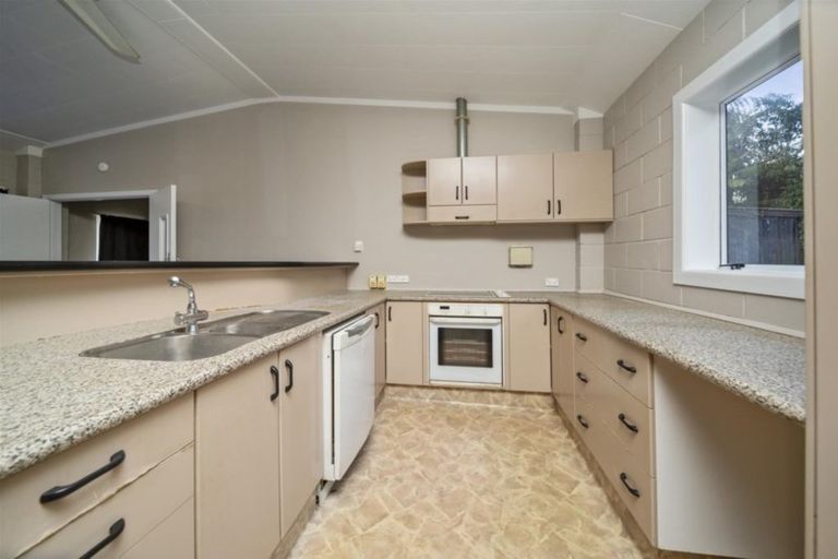 Photo of property in 2 Hamlet Street, Stratford, 4332