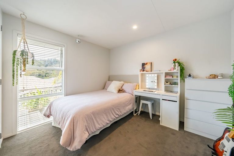 Photo of property in 32 King Charles Drive, Kingsley Heights, Upper Hutt, 5018
