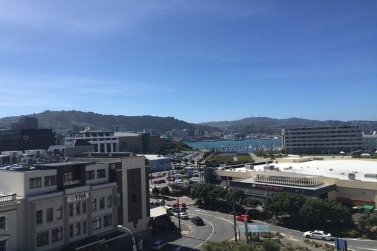Photo of property in 8a/5 Kent Terrace, Mount Victoria, Wellington, 6011