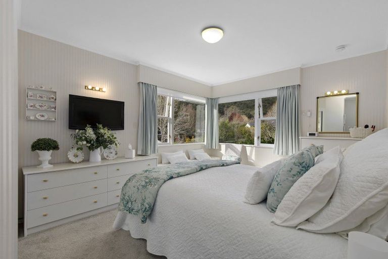 Photo of property in 4 Harewood Grove, Pinehaven, Upper Hutt, 5019