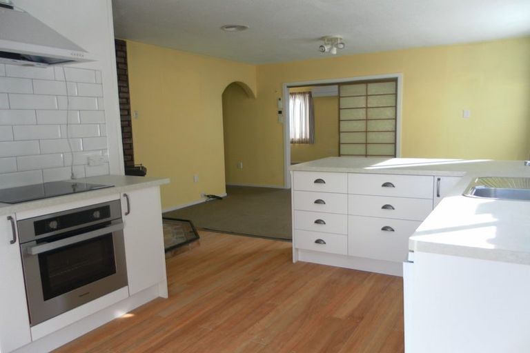 Photo of property in 18 Saunders Place, Redwood, Christchurch, 8051