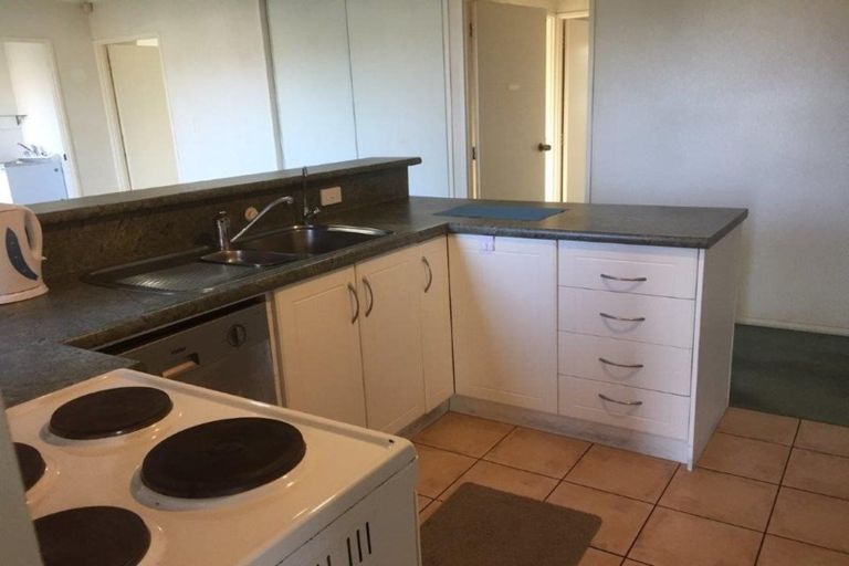 Photo of property in 16 Gala Place, Henderson, Auckland, 0612