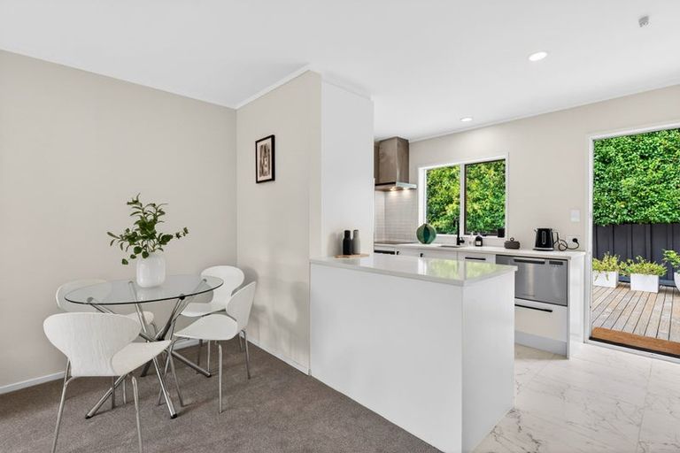 Photo of property in 3/5a Tobruk Crescent, Milford, Auckland, 0620