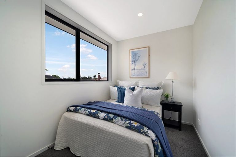 Photo of property in 8b Strid Road, Te Atatu South, Auckland, 0610