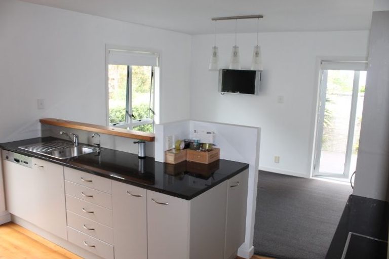 Photo of property in 92 Shakespeare Road, Milford, Auckland, 0620