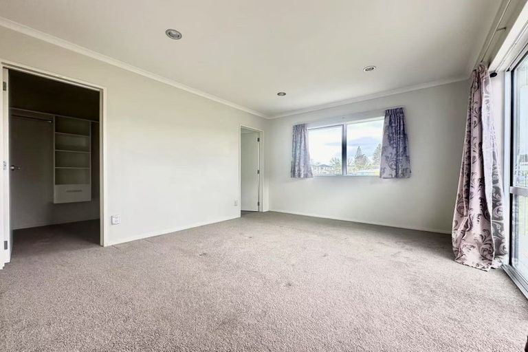 Photo of property in 10 Jezero Drive, Massey, Auckland, 0614