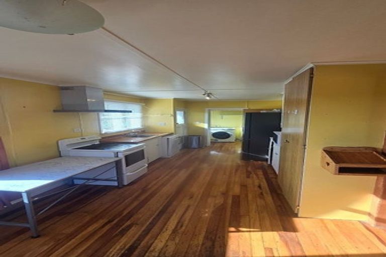 Photo of property in 9 Catherine Crescent, Paparangi, Wellington, 6037