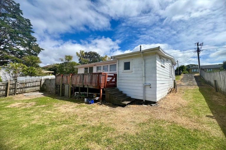 Photo of property in 16 Savoy Road, Glen Eden, Auckland, 0602