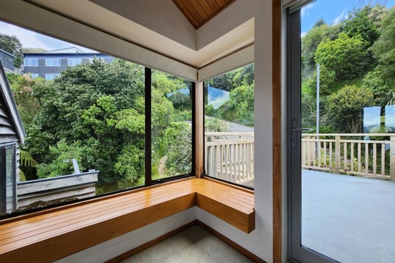 Photo of property in 1 Maramanui Way, Karaka Bays, Wellington, 6022
