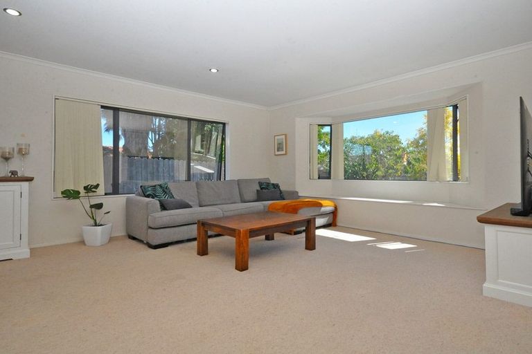 Photo of property in 6 Lothian Brae, Wattle Downs, Auckland, 2103
