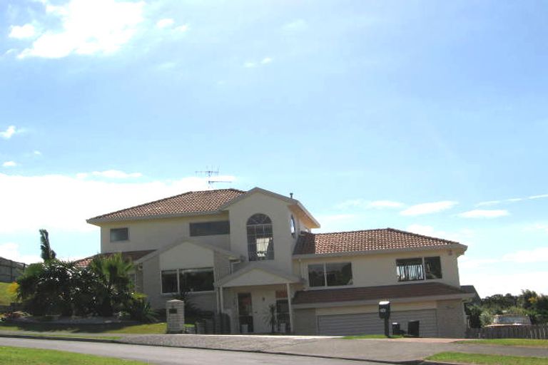 Photo of property in 11 Azure Grove, Unsworth Heights, Auckland, 0632