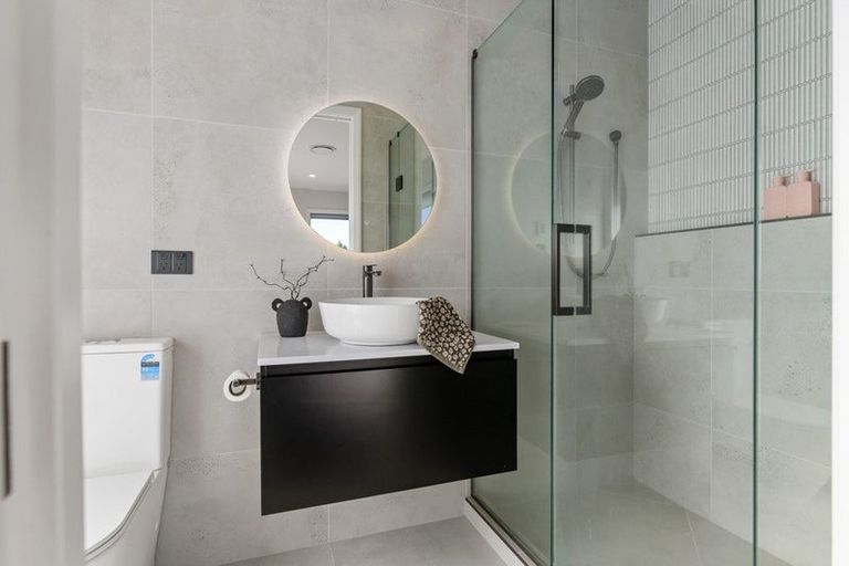 Photo of property in 64u3 Banbury Crescent, Fairfield, Hamilton, 3214