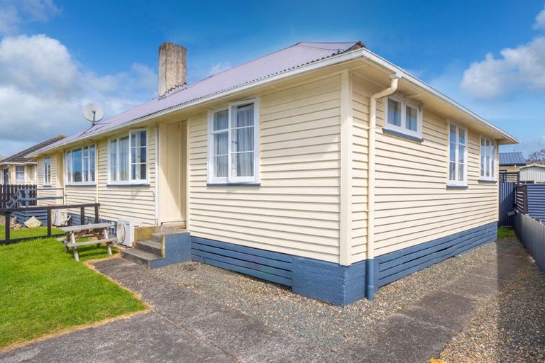 Photo of property in 14a Cliff View Drive, Green Bay, Auckland, 0604