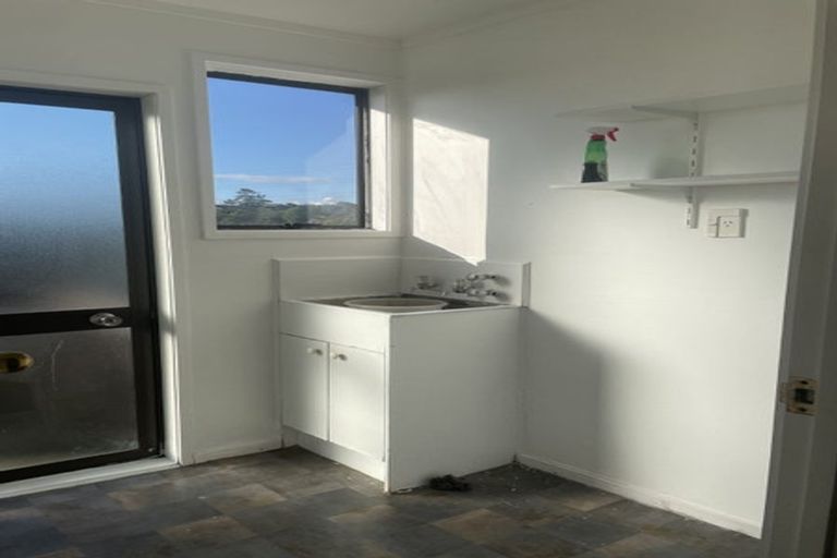 Photo of property in 10 Faram Place, Massey, Auckland, 0614