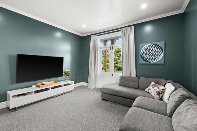 Photo of property in 15 Sealy Road, Bluff Hill, Napier, 4110