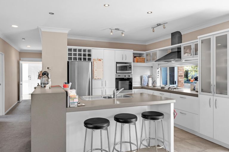 Photo of property in 48 Aberdeen Crescent, Wattle Downs, Auckland, 2103