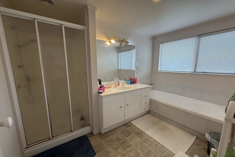 Photo of property in 1a Picasso Drive, West Harbour, Auckland, 0618