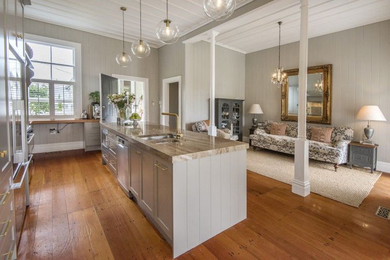 Photo of property in 15 Jubilee Avenue, Devonport, Auckland, 0624