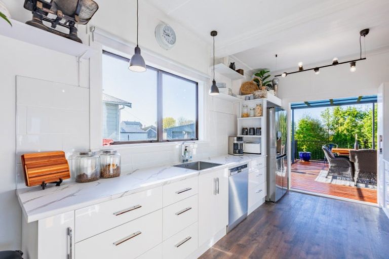 Photo of property in 13 Waverley Street, Waipawa, 4210