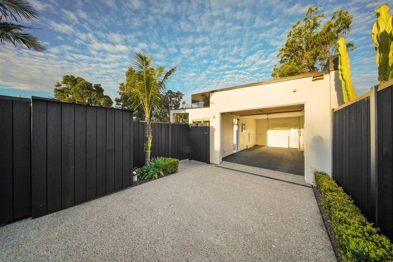 Photo of property in 52 Walton Street, Red Beach, 0932