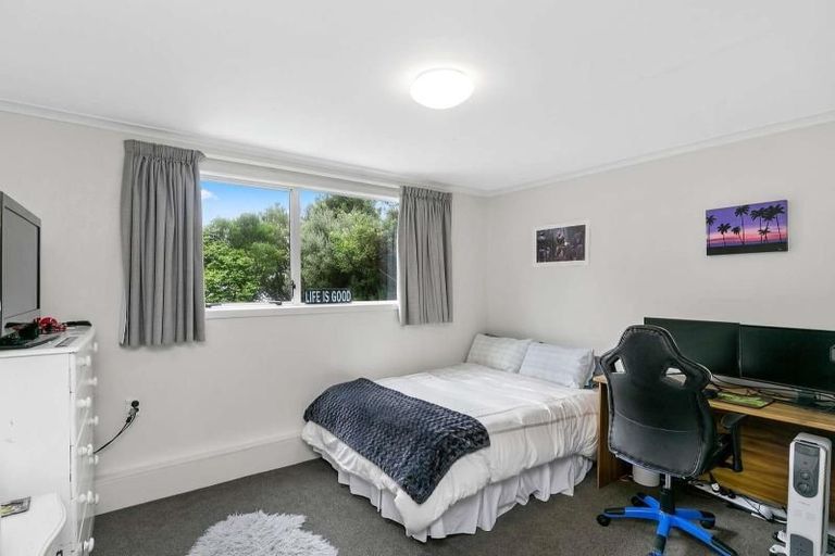 Photo of property in 6 Link Road, Newlands, Wellington, 6037
