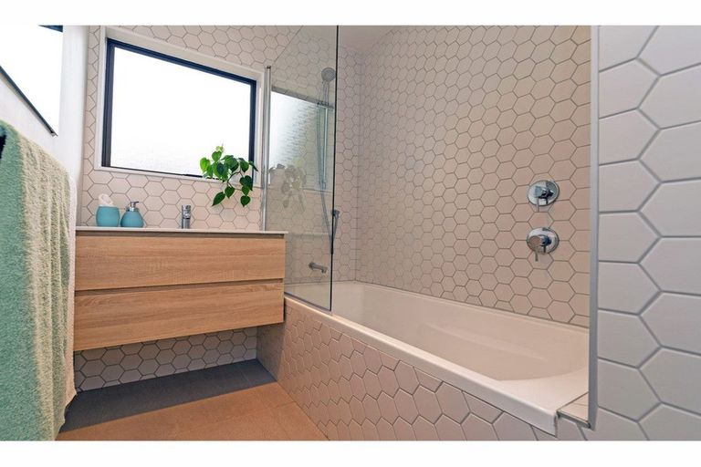 Photo of property in 1/111 Lincoln Park Avenue, Massey, Auckland, 0614