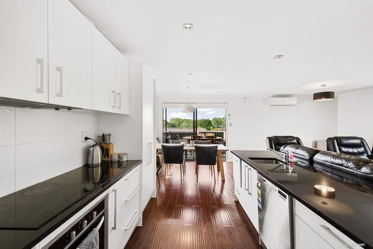 Photo of property in 44 Riverhead Road, Kumeu, 0810