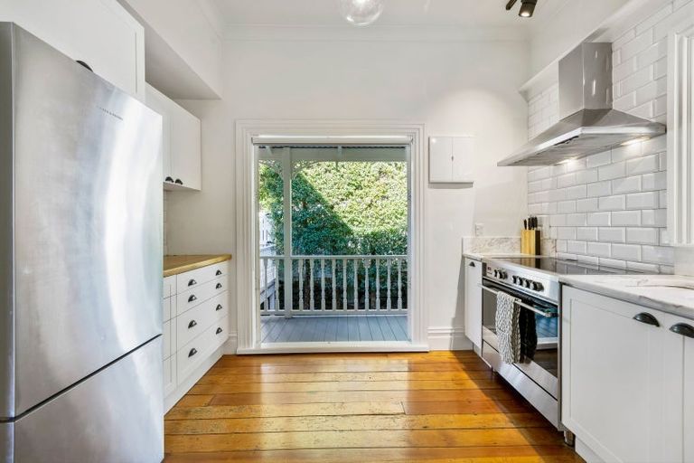 Photo of property in 6 Beach Road, Northcote Point, Auckland, 0627