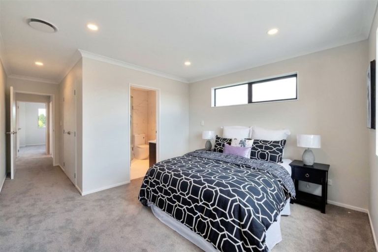 Photo of property in 1 Huahua Crescent, Papakura, 2110
