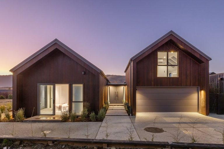 Photo of property in 8 Kerrera Lane, Jacks Point, Queenstown, 9371