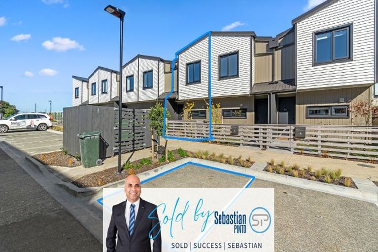 Photo of property in 11 Te Puketoka Lane, Mangere, 2022