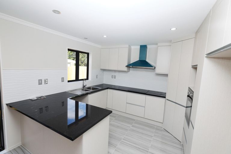 Photo of property in 9a Rimu Street, New Lynn, Auckland, 0600