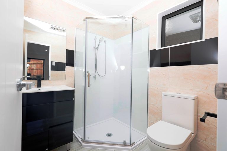 Photo of property in 9a Rimu Street, New Lynn, Auckland, 0600