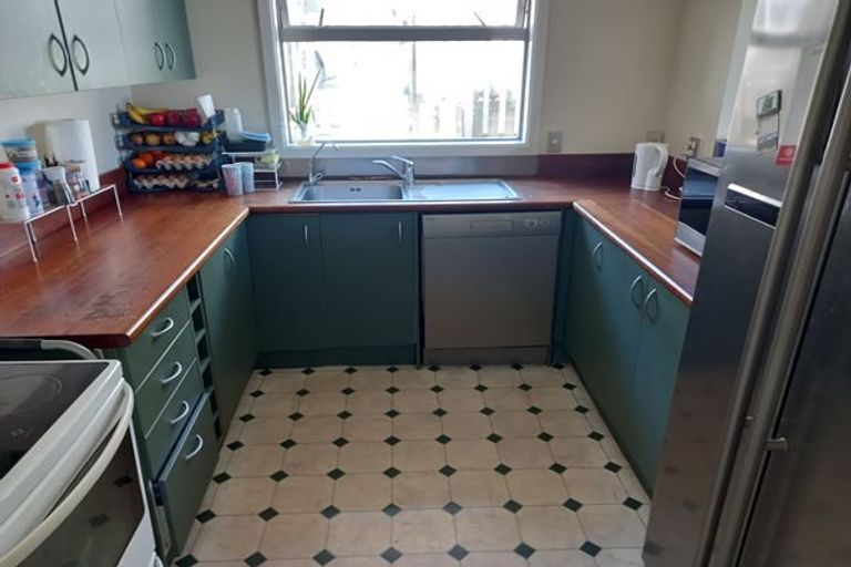 Photo of property in 54d Hungerford Road, Houghton Bay, Wellington, 6023