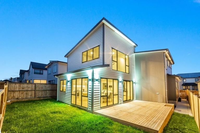 Photo of property in 15 Kearns Drive, Hobsonville, Auckland, 0616