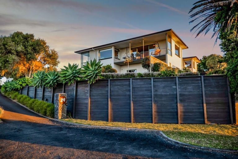 Photo of property in 24 Darwin Crescent, Spotswood, New Plymouth, 4310