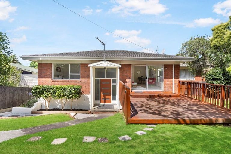 Photo of property in 1/64 Parker Avenue, Titirangi, Auckland, 0604