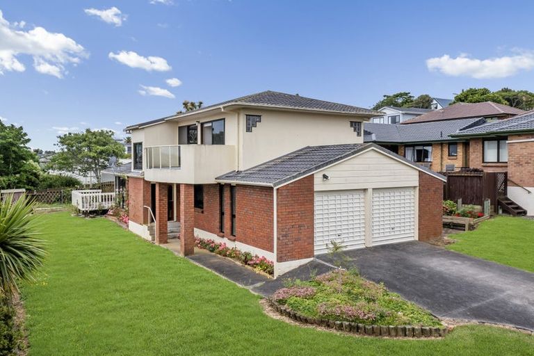 Photo of property in 75 Dalwhinnie Parade, Highland Park, Auckland, 2010