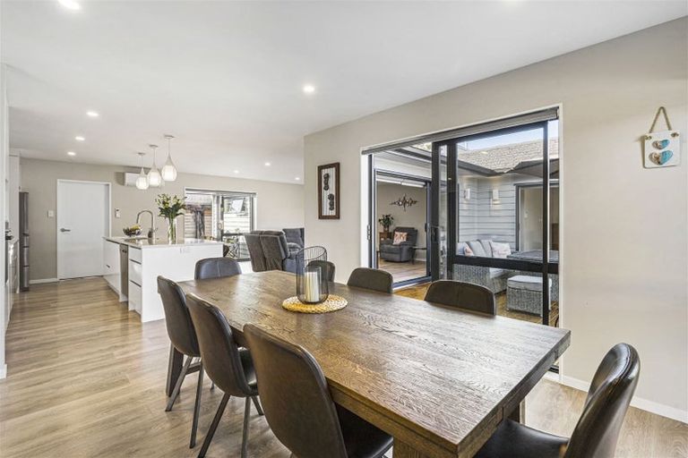 Photo of property in 39 Symes Drive, Red Beach, 0932